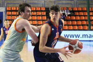 El joven alero David Gómez disputa una fase de ascenso a LEB Oro con su nuevo equipo Tizona Burgos