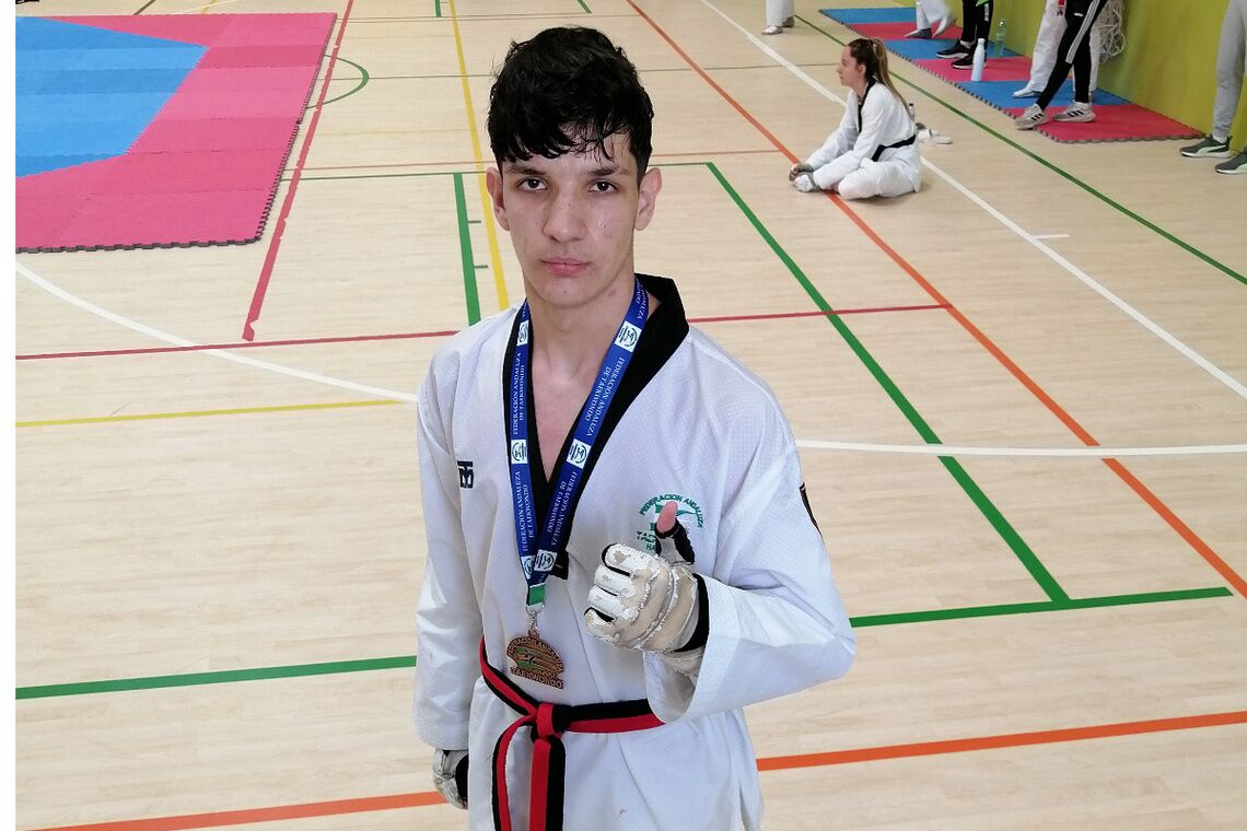 Medalla de bronce para Hugo Gutiérrez en el Campeonato de Andalucía junior pesos olímpicos