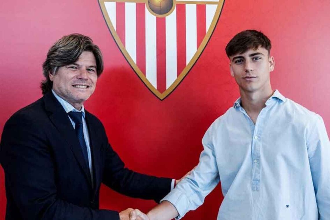 El alcalareño Pablo Rivera de pretemporada con el primer equipo del Sevilla FC