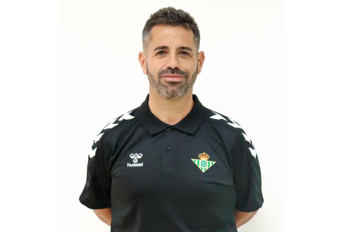 El alcalareño Juan Luis Toledo continúa en el staff técnico del Betis C