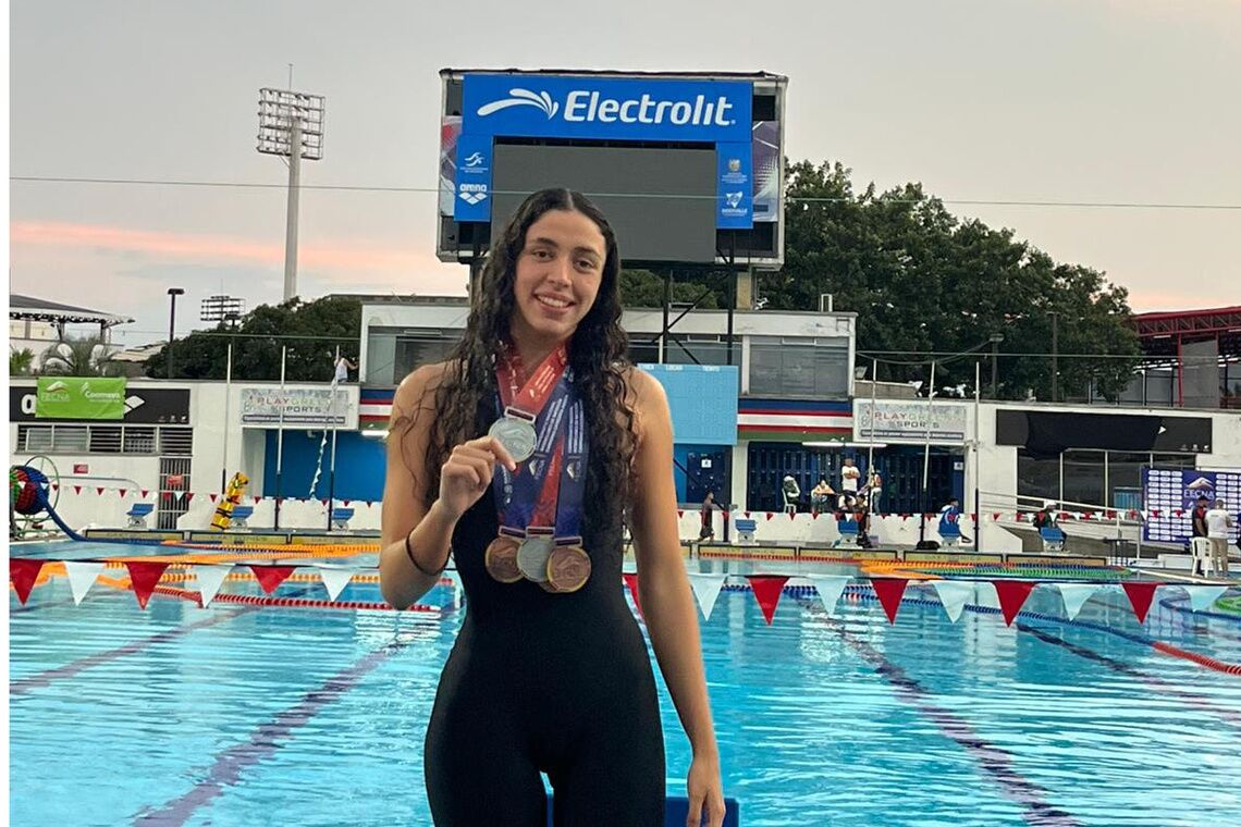 Ainhoa Sobrado Uribe, consigue 5 medallas en el Campeonato Nacional Interclubes de natación en Colombia