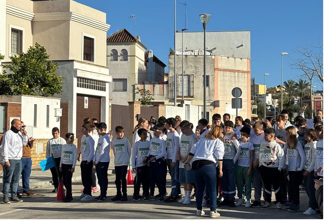 Deporte y solidaridad de los escolares alcalareños para celebrar el Día de la Paz